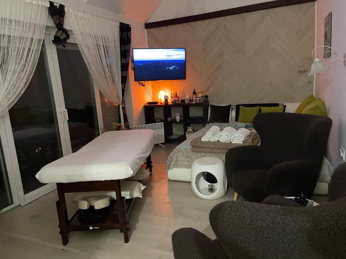 Regina Delux Apartman Гюла Екстериор снимка