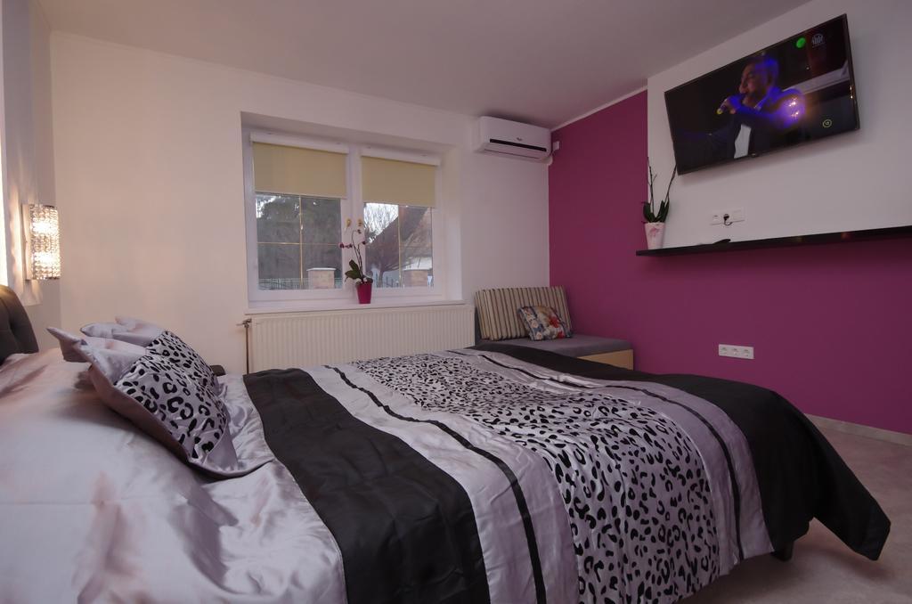 Regina Delux Apartman Гюла Екстериор снимка
