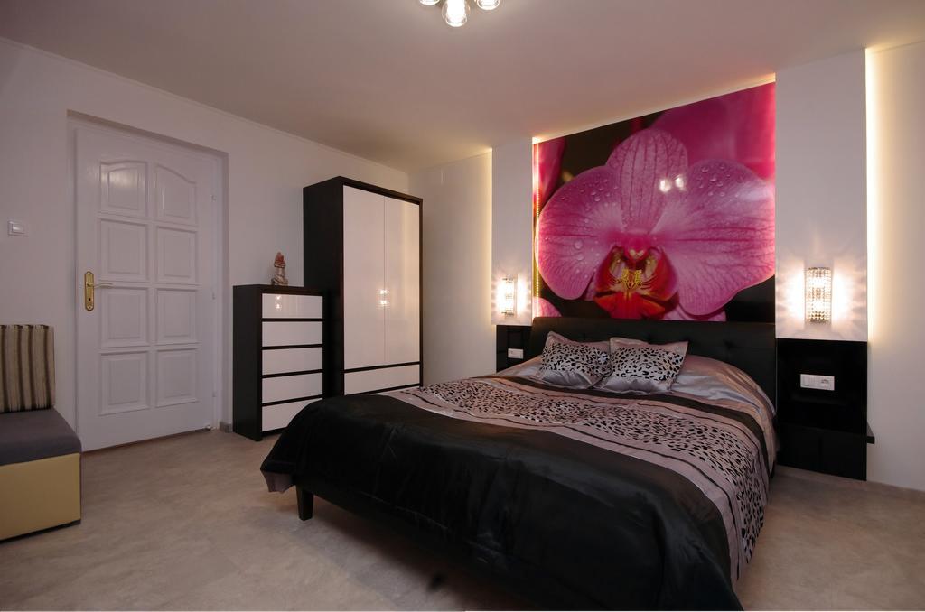 Regina Delux Apartman Гюла Екстериор снимка