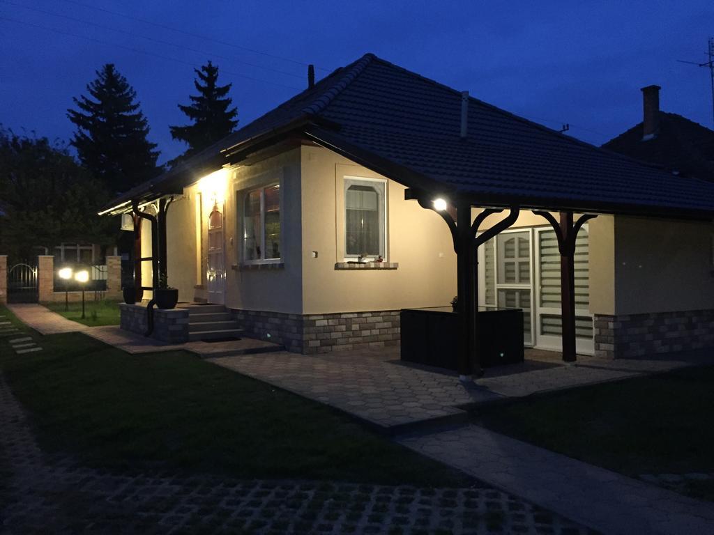 Regina Delux Apartman Гюла Екстериор снимка