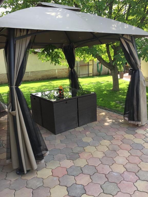 Regina Delux Apartman Гюла Екстериор снимка