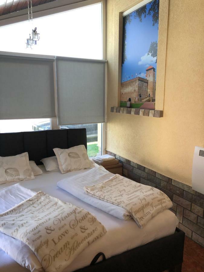 Regina Delux Apartman Гюла Екстериор снимка