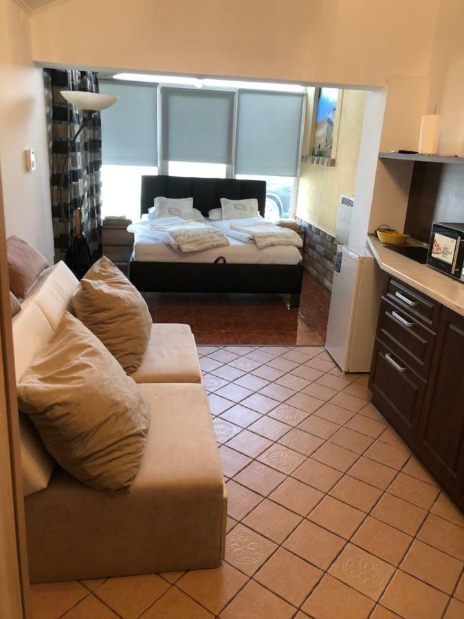 Regina Delux Apartman Гюла Екстериор снимка